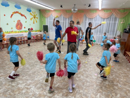 Спортивное развлечение с папами Спортивное развлечение с папами.